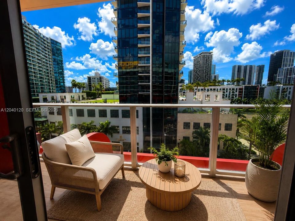 For Rent: $4,900 (1 beds, 1 baths, 598 Square Feet)