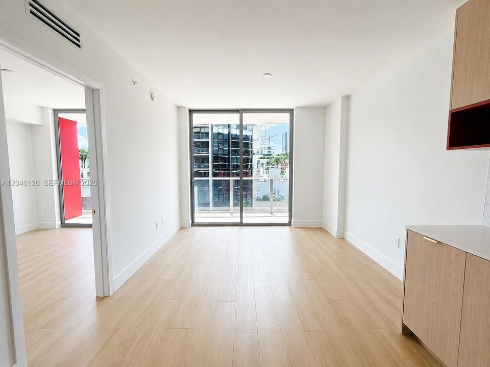 For Rent: $4,900 (1 beds, 1 baths, 598 Square Feet)