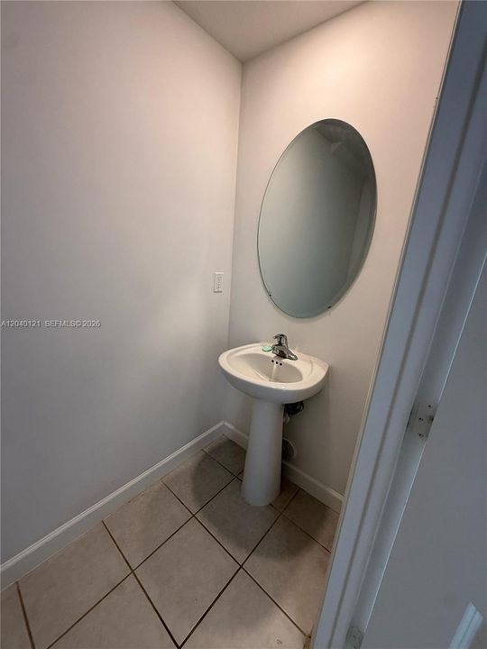 待售: $609,000 (4 贝兹, 2 浴室, 1983 平方英尺)