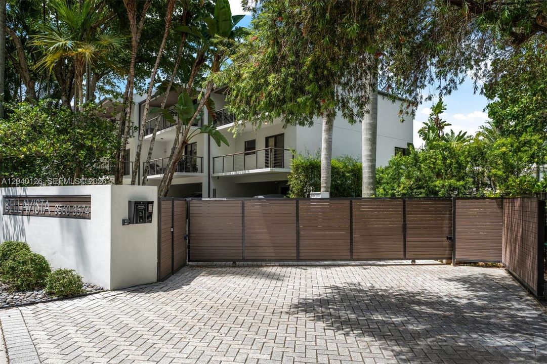 В аренду: $15,000 (3 спален, 3 ванн, 1850 Квадратных фут)