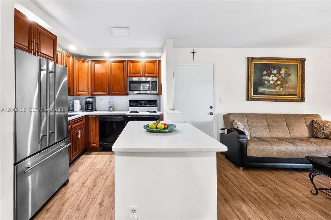 For Sale: $169,999 (2 beds, 2 baths, 1163 Square Feet)