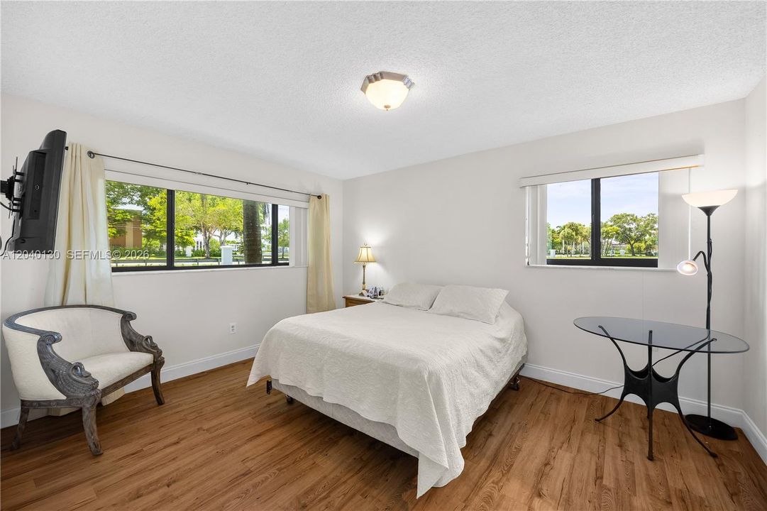For Sale: $169,999 (2 beds, 2 baths, 1163 Square Feet)