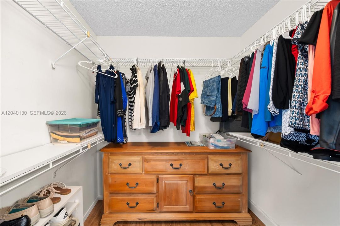 For Sale: $169,999 (2 beds, 2 baths, 1163 Square Feet)