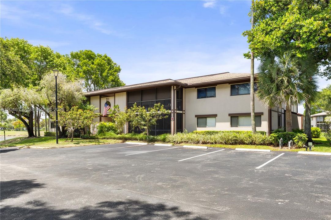 For Sale: $169,999 (2 beds, 2 baths, 1163 Square Feet)