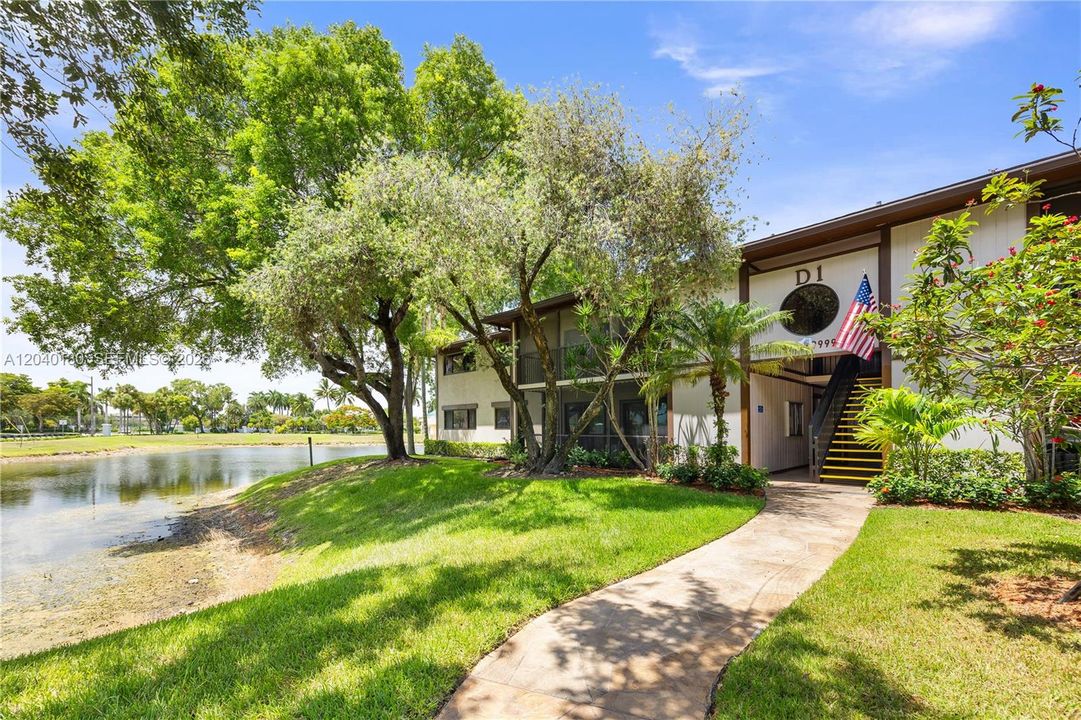 For Sale: $169,999 (2 beds, 2 baths, 1163 Square Feet)