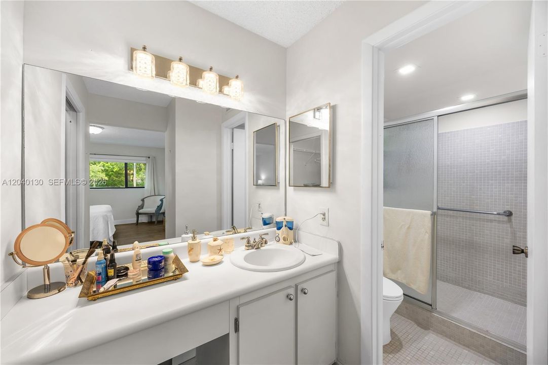 For Sale: $169,999 (2 beds, 2 baths, 1163 Square Feet)