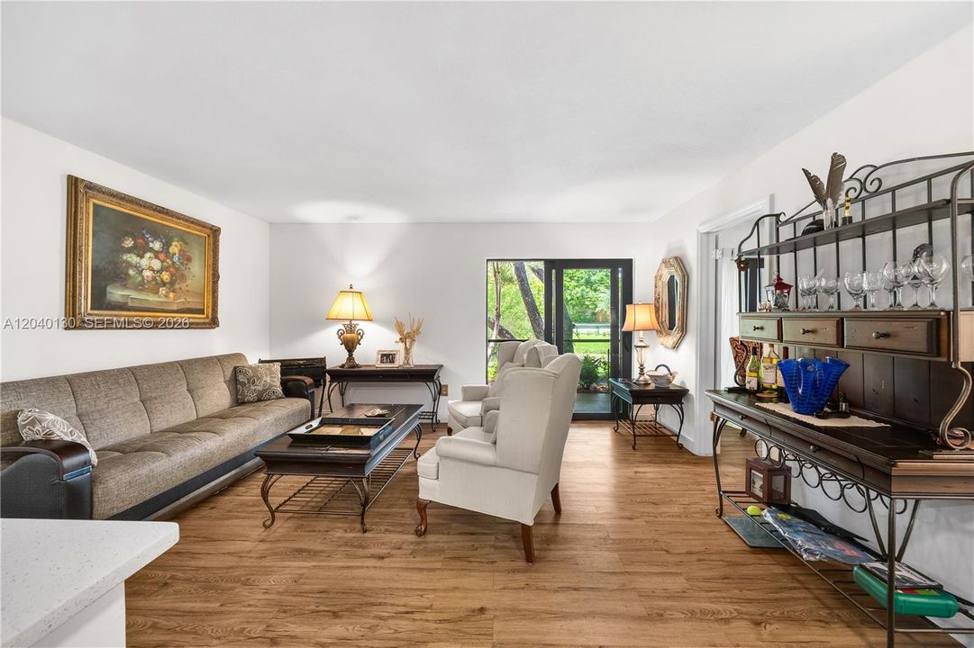 For Sale: $169,999 (2 beds, 2 baths, 1163 Square Feet)