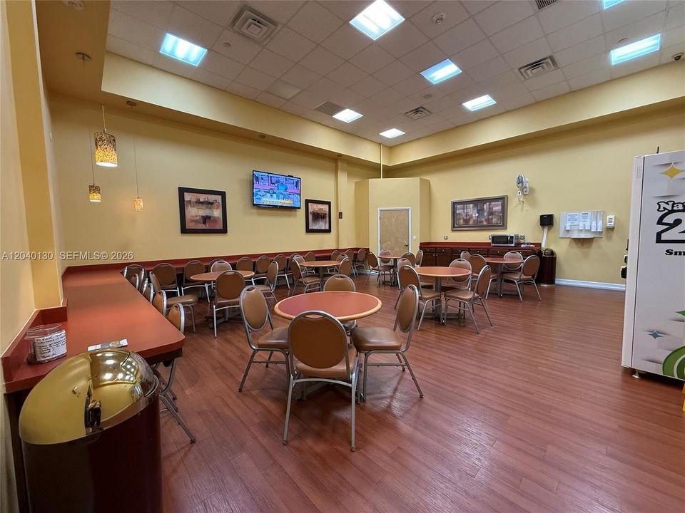 For Sale: $169,999 (2 beds, 2 baths, 1163 Square Feet)