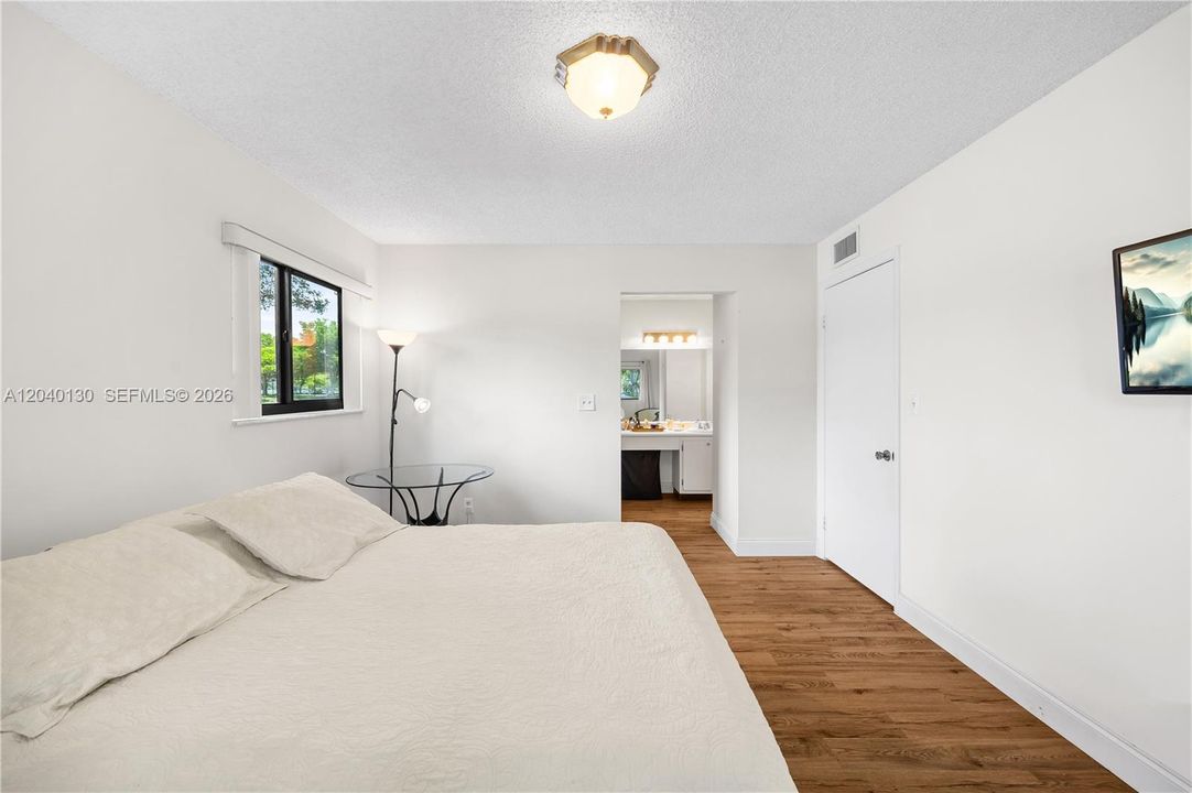 For Sale: $169,999 (2 beds, 2 baths, 1163 Square Feet)