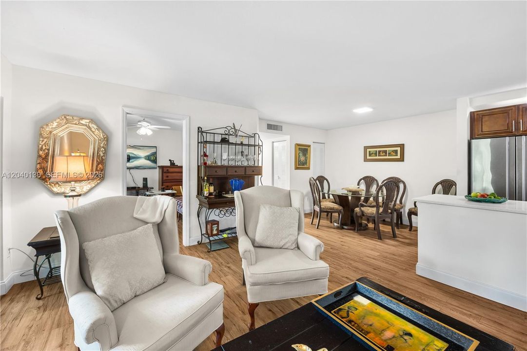 For Sale: $169,999 (2 beds, 2 baths, 1163 Square Feet)