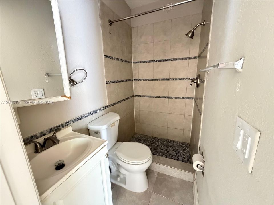 В аренду: $1,475 (1 спален, 1 ванн, 650 Квадратных фут)