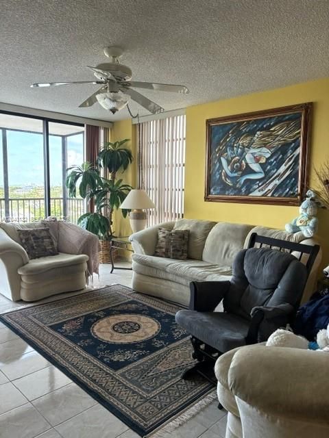 En Venta: $329,999 (2 camas, 2 baños, 1158 Pies cuadrados)