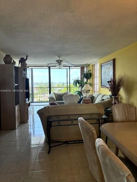 En Venta: $329,999 (2 camas, 2 baños, 1158 Pies cuadrados)