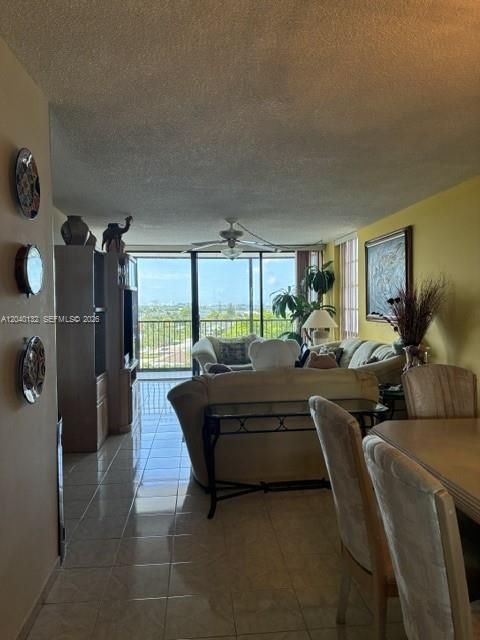 En Venta: $329,999 (2 camas, 2 baños, 1158 Pies cuadrados)