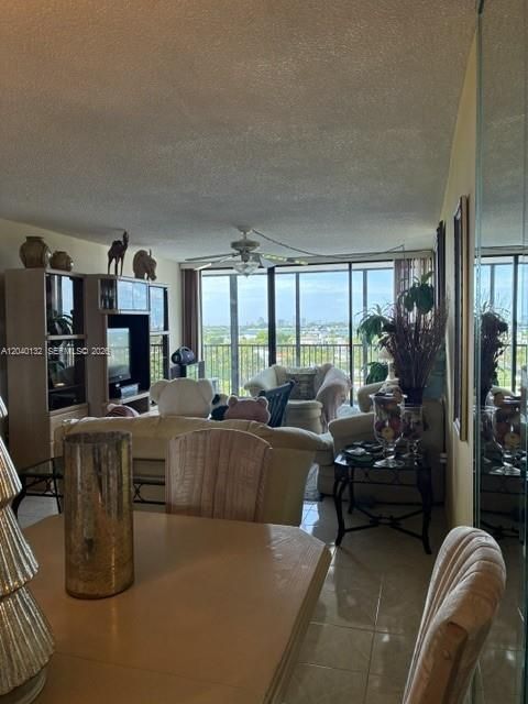 En Venta: $329,999 (2 camas, 2 baños, 1158 Pies cuadrados)