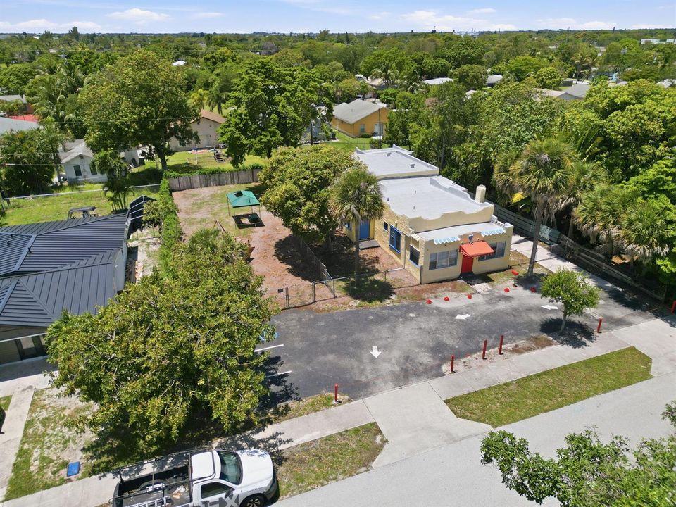 3-web-or-mls-216_SW_2nd_Ave_003