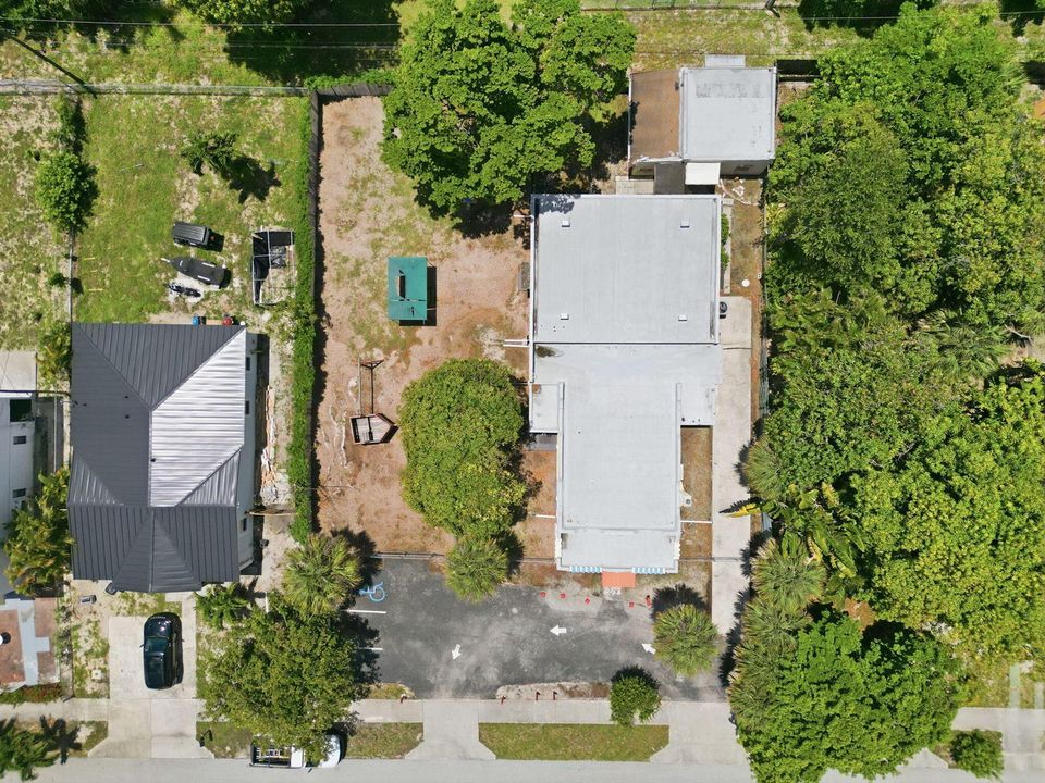 26-web-or-mls-216_SW_2nd_Ave_026