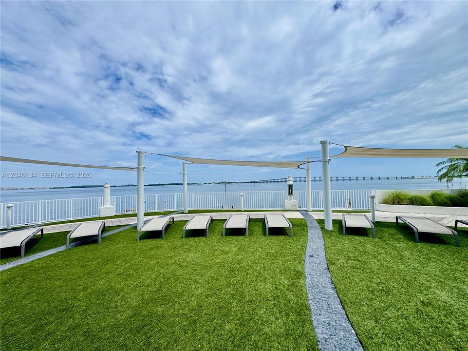 For Sale: $724,900 (2 beds, 2 baths, 1028 Square Feet)