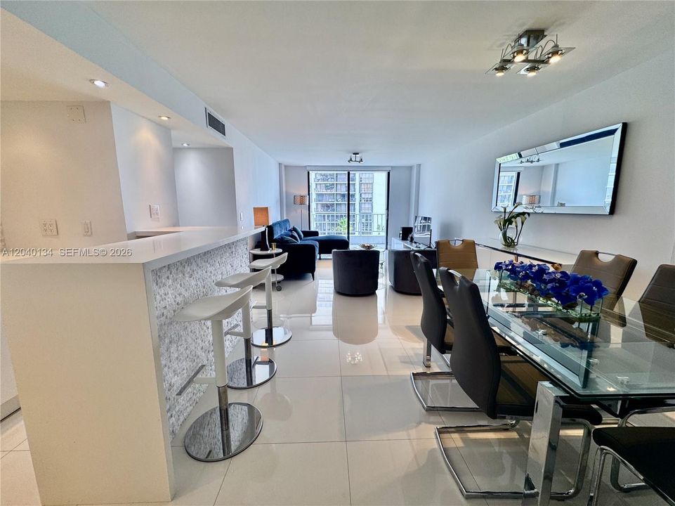 For Sale: $724,900 (2 beds, 2 baths, 1028 Square Feet)