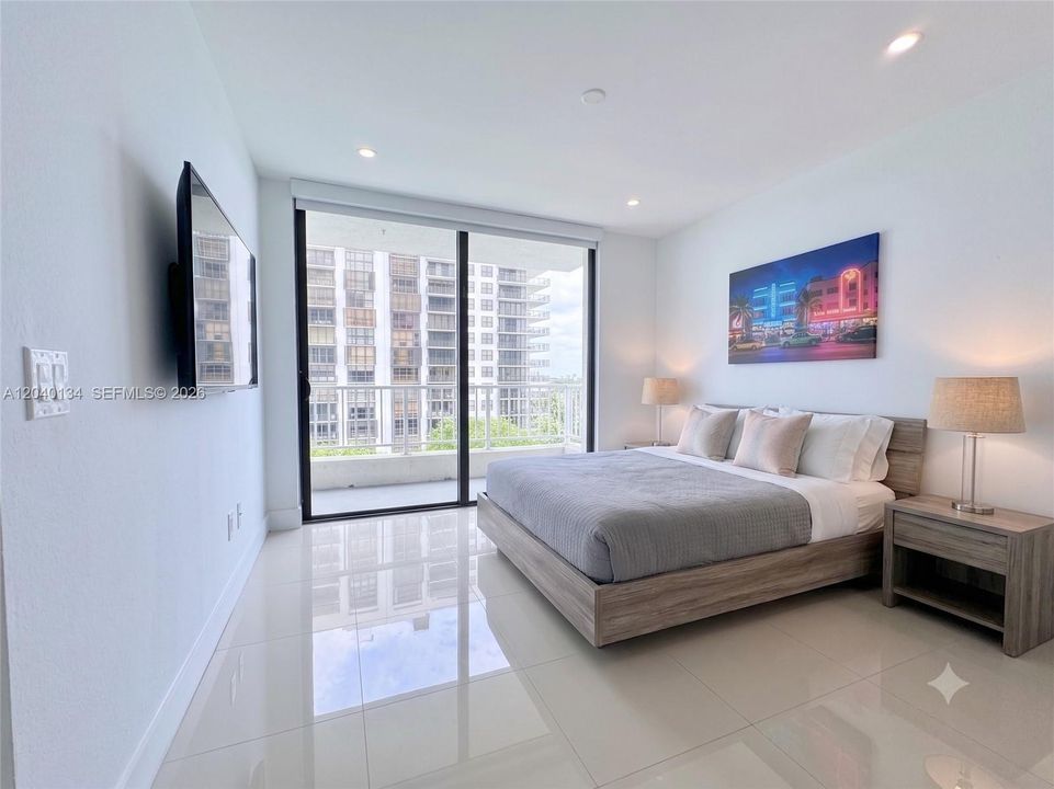 For Sale: $724,900 (2 beds, 2 baths, 1028 Square Feet)