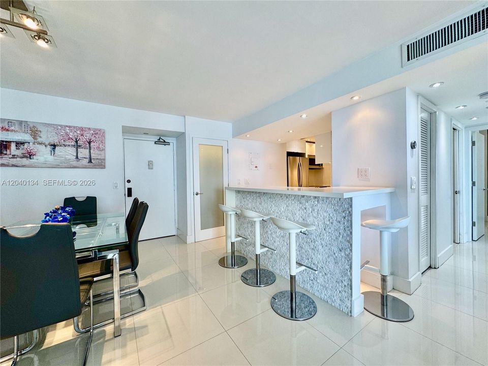 For Sale: $724,900 (2 beds, 2 baths, 1028 Square Feet)
