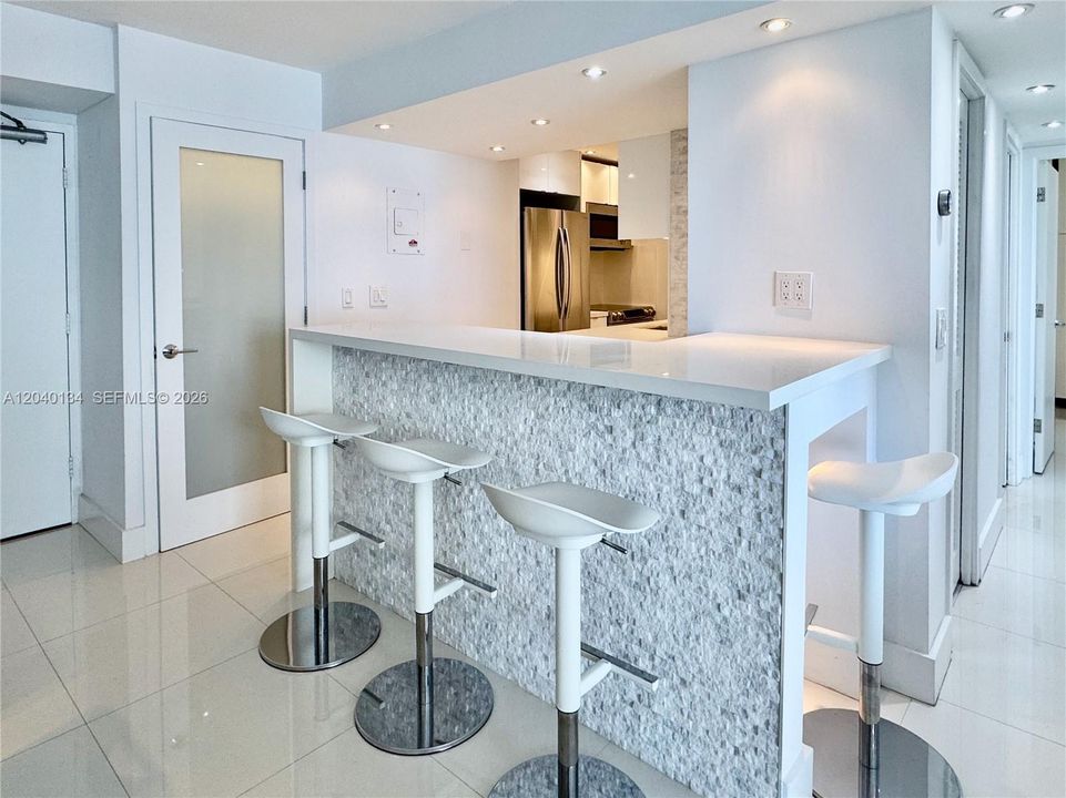 For Sale: $724,900 (2 beds, 2 baths, 1028 Square Feet)