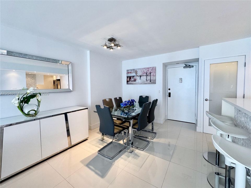 For Sale: $724,900 (2 beds, 2 baths, 1028 Square Feet)