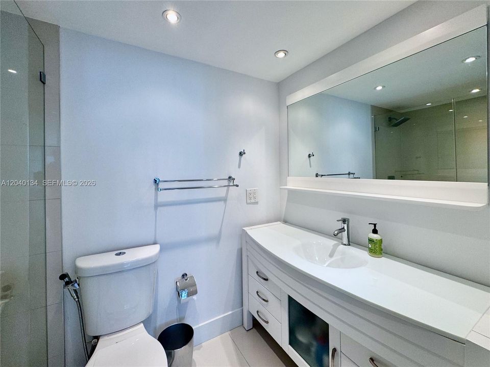 For Sale: $724,900 (2 beds, 2 baths, 1028 Square Feet)