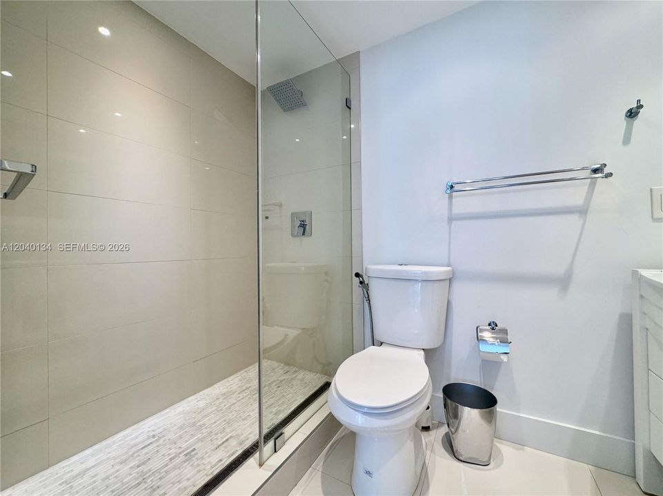 For Sale: $724,900 (2 beds, 2 baths, 1028 Square Feet)