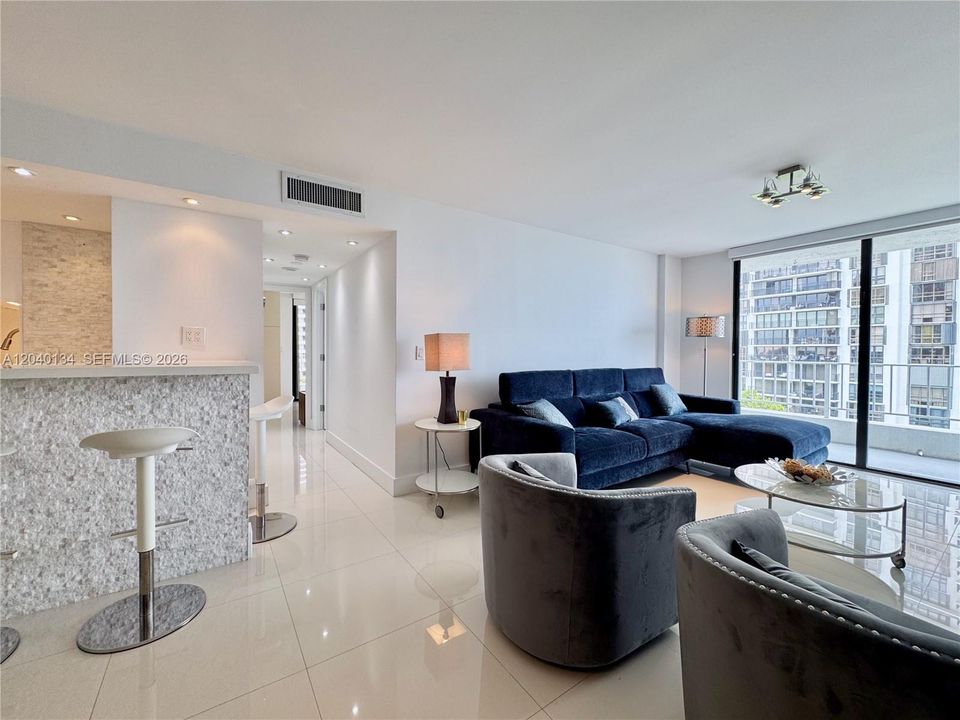For Sale: $724,900 (2 beds, 2 baths, 1028 Square Feet)