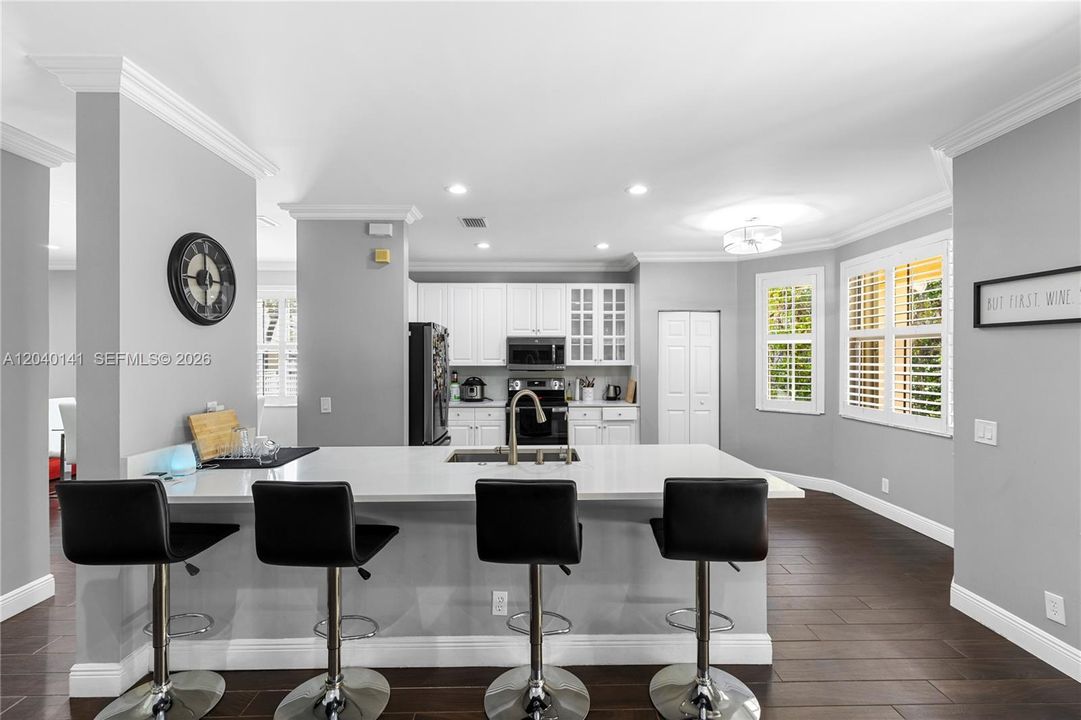 For Rent: $6,200 (5 beds, 4 baths, 2536 Square Feet)