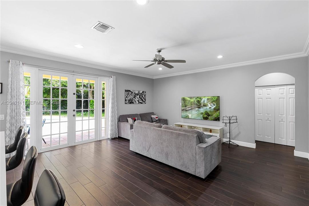 For Rent: $6,200 (5 beds, 4 baths, 2536 Square Feet)