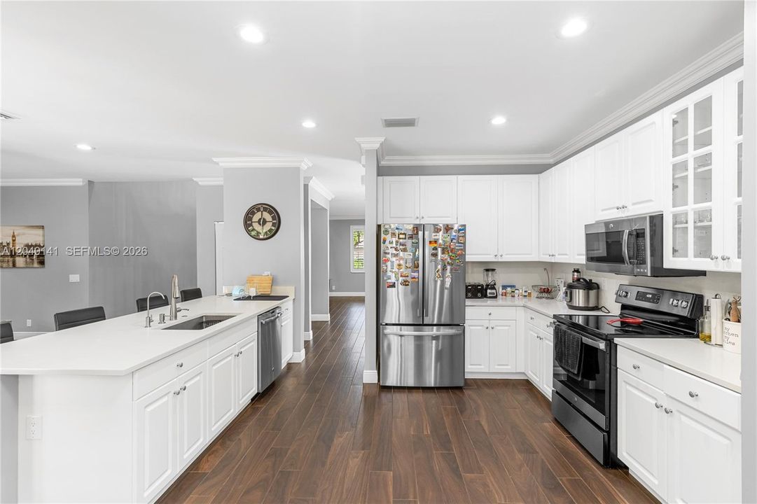 For Rent: $6,200 (5 beds, 4 baths, 2536 Square Feet)