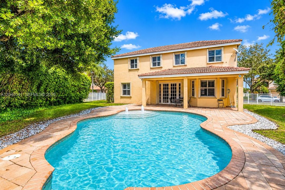 For Rent: $6,200 (5 beds, 4 baths, 2536 Square Feet)