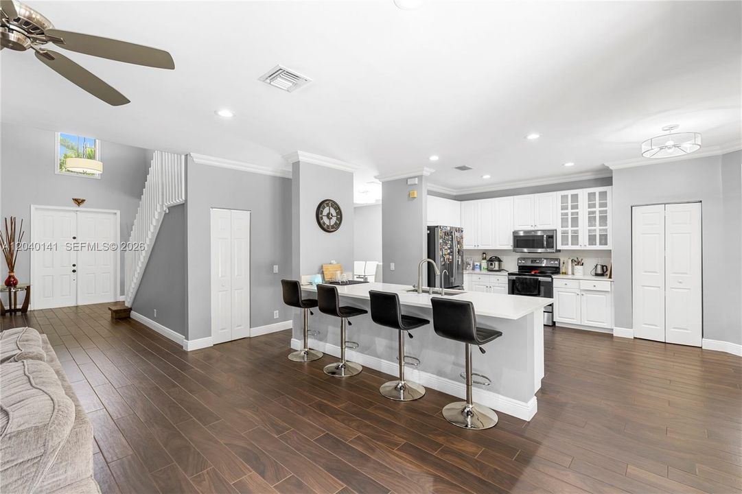 For Rent: $6,200 (5 beds, 4 baths, 2536 Square Feet)