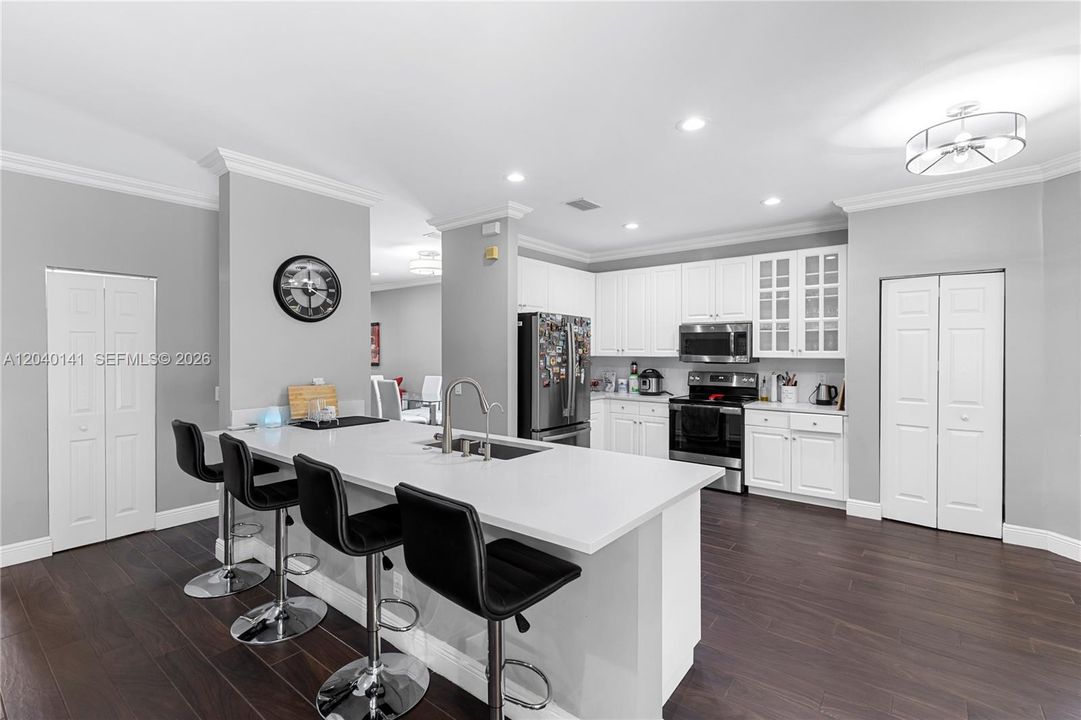 For Rent: $6,200 (5 beds, 4 baths, 2536 Square Feet)