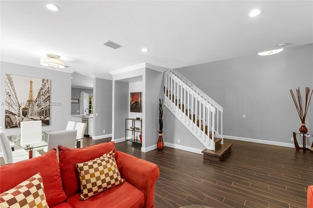 For Rent: $6,200 (5 beds, 4 baths, 2536 Square Feet)