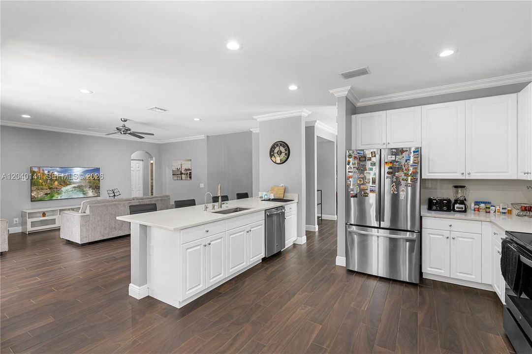 For Rent: $6,200 (5 beds, 4 baths, 2536 Square Feet)