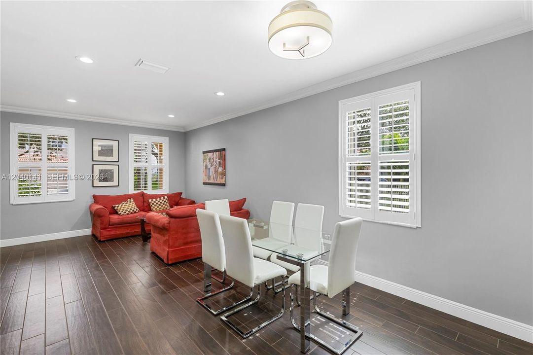 For Rent: $6,200 (5 beds, 4 baths, 2536 Square Feet)