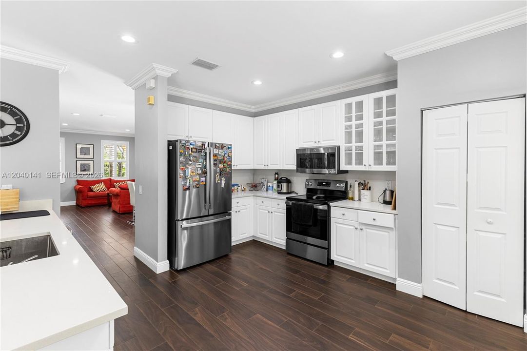 For Rent: $6,200 (5 beds, 4 baths, 2536 Square Feet)