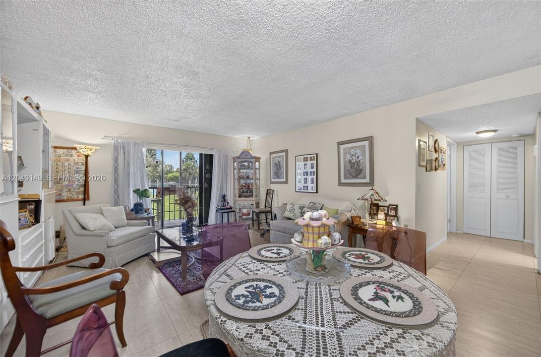 For Sale: $275,000 (2 beds, 2 baths, 985 Square Feet)