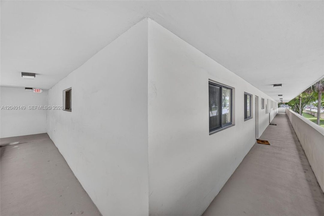 For Sale: $275,000 (2 beds, 2 baths, 985 Square Feet)