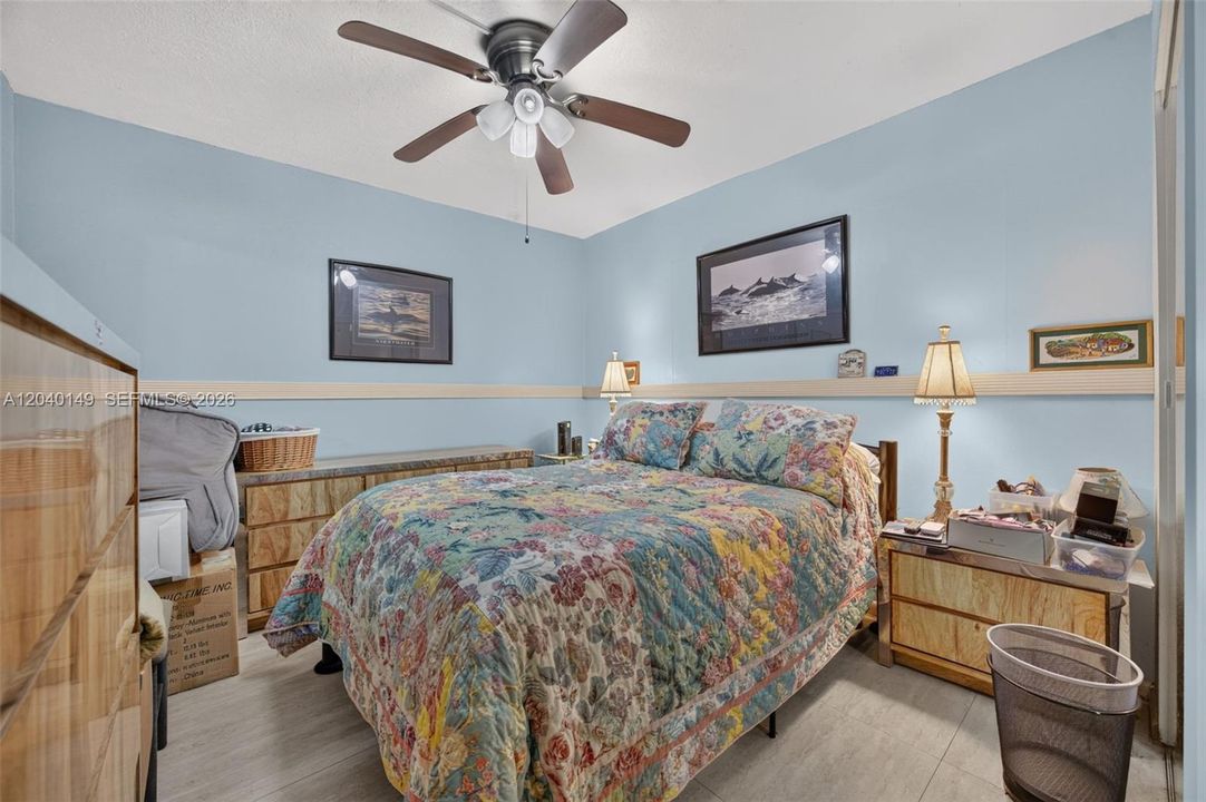 For Sale: $275,000 (2 beds, 2 baths, 985 Square Feet)