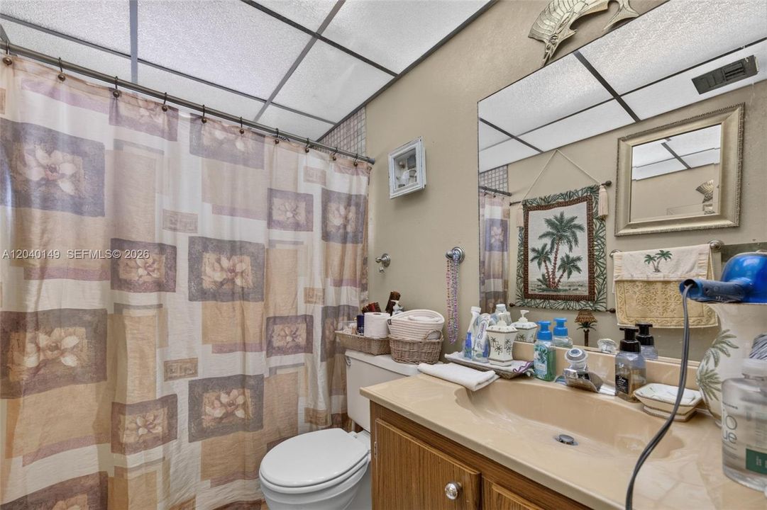 For Sale: $275,000 (2 beds, 2 baths, 985 Square Feet)