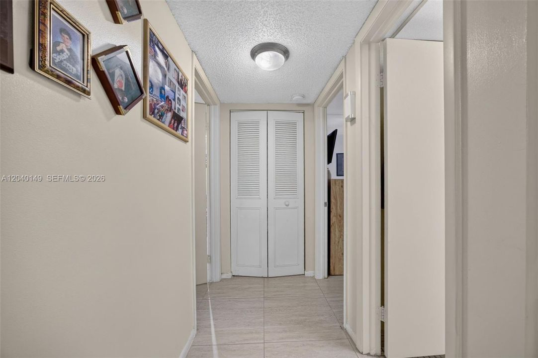 For Sale: $275,000 (2 beds, 2 baths, 985 Square Feet)