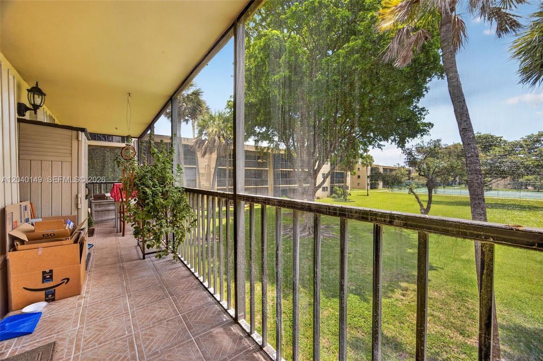 For Sale: $275,000 (2 beds, 2 baths, 985 Square Feet)