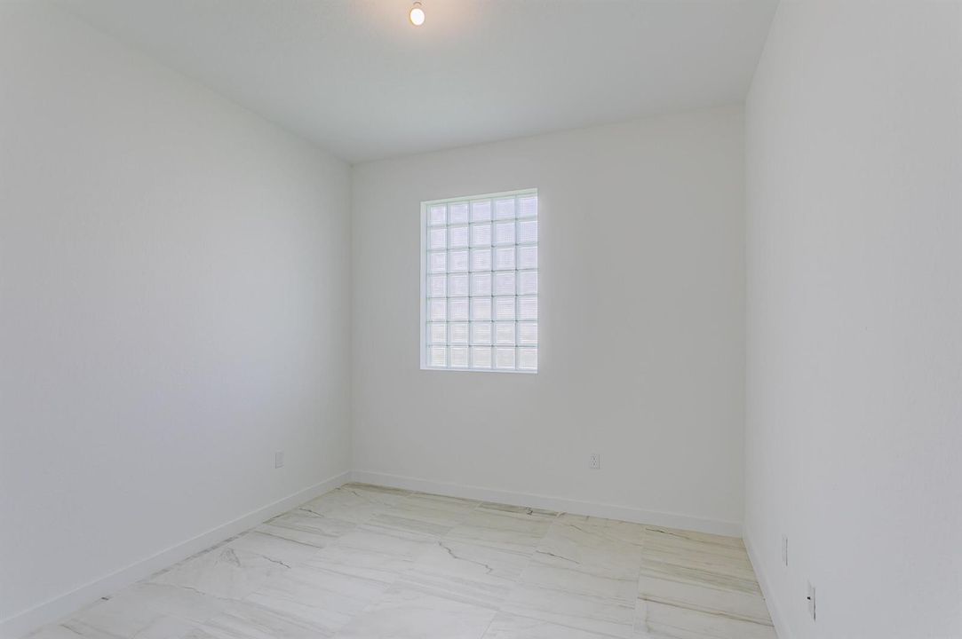 bonus room/den/4th guest room
