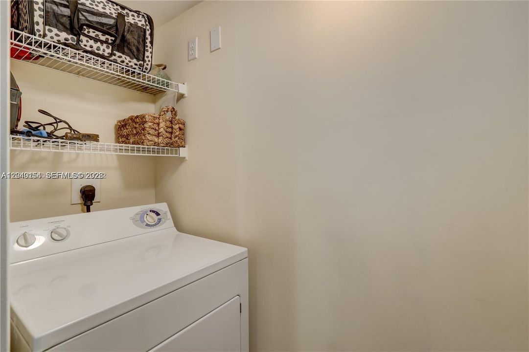 В аренду: $2,350 (2 спален, 1 ванн, 1002 Квадратных фут)