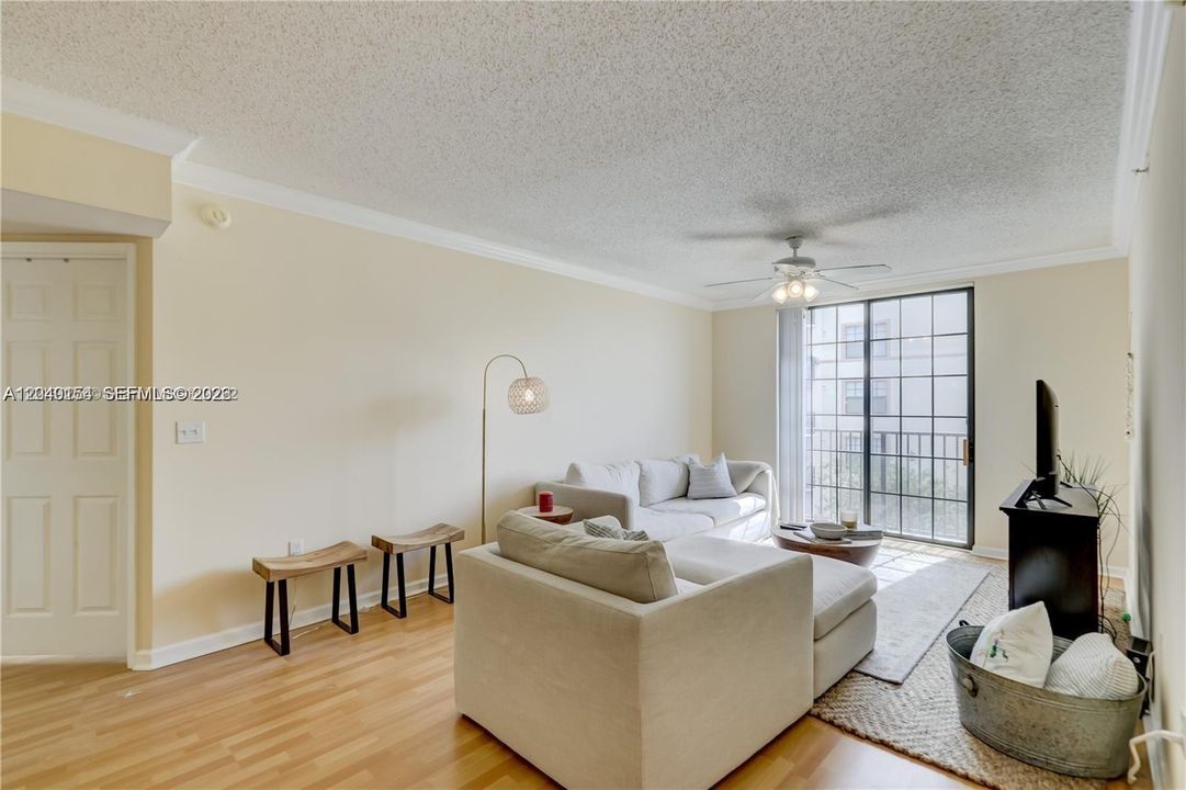 В аренду: $2,350 (2 спален, 1 ванн, 1002 Квадратных фут)