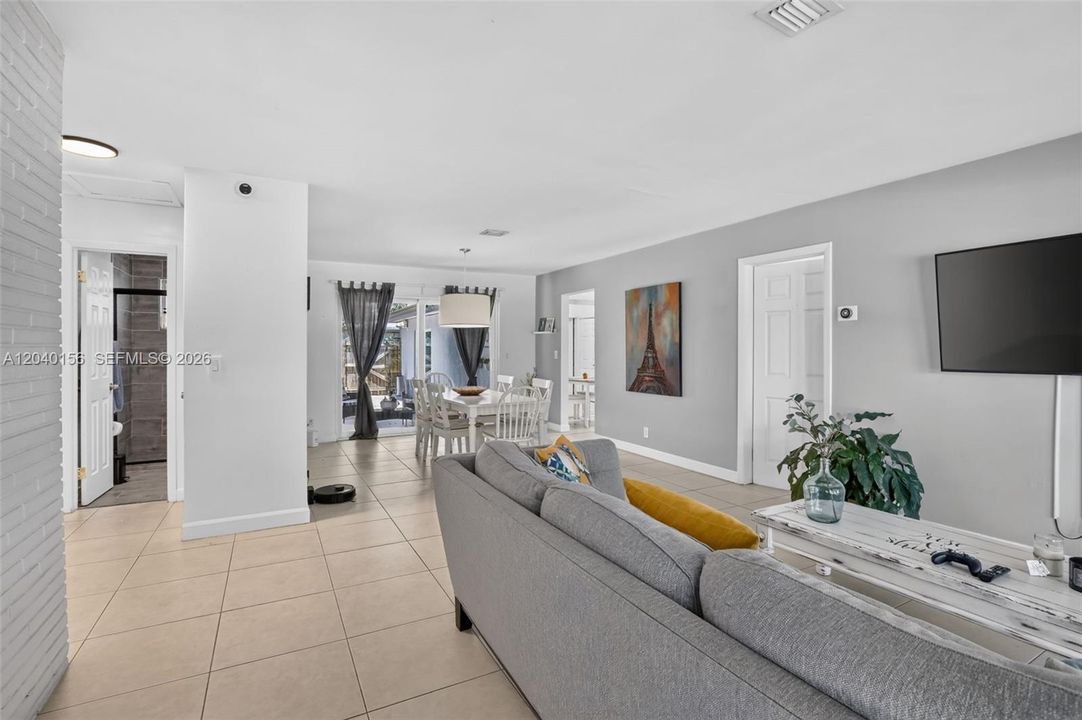 En Venta: $610,000 (3 camas, 2 baños, 1579 Pies cuadrados)
